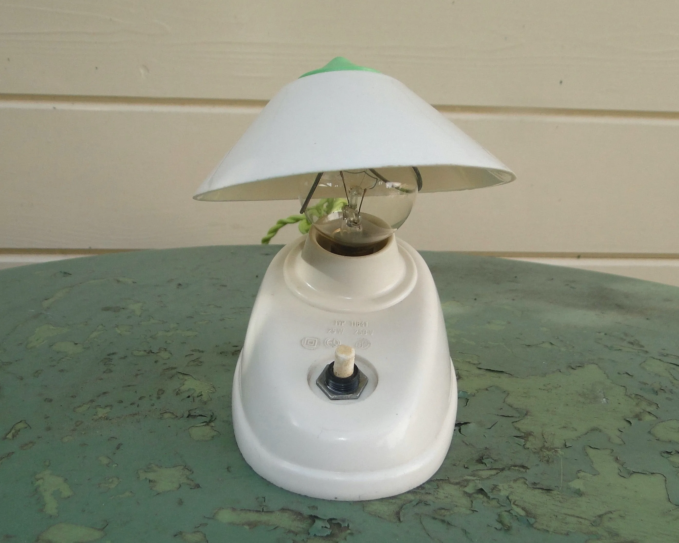 Bauhaus Type 11641 ESC Czechoslovakian Bakelite Table Lamp