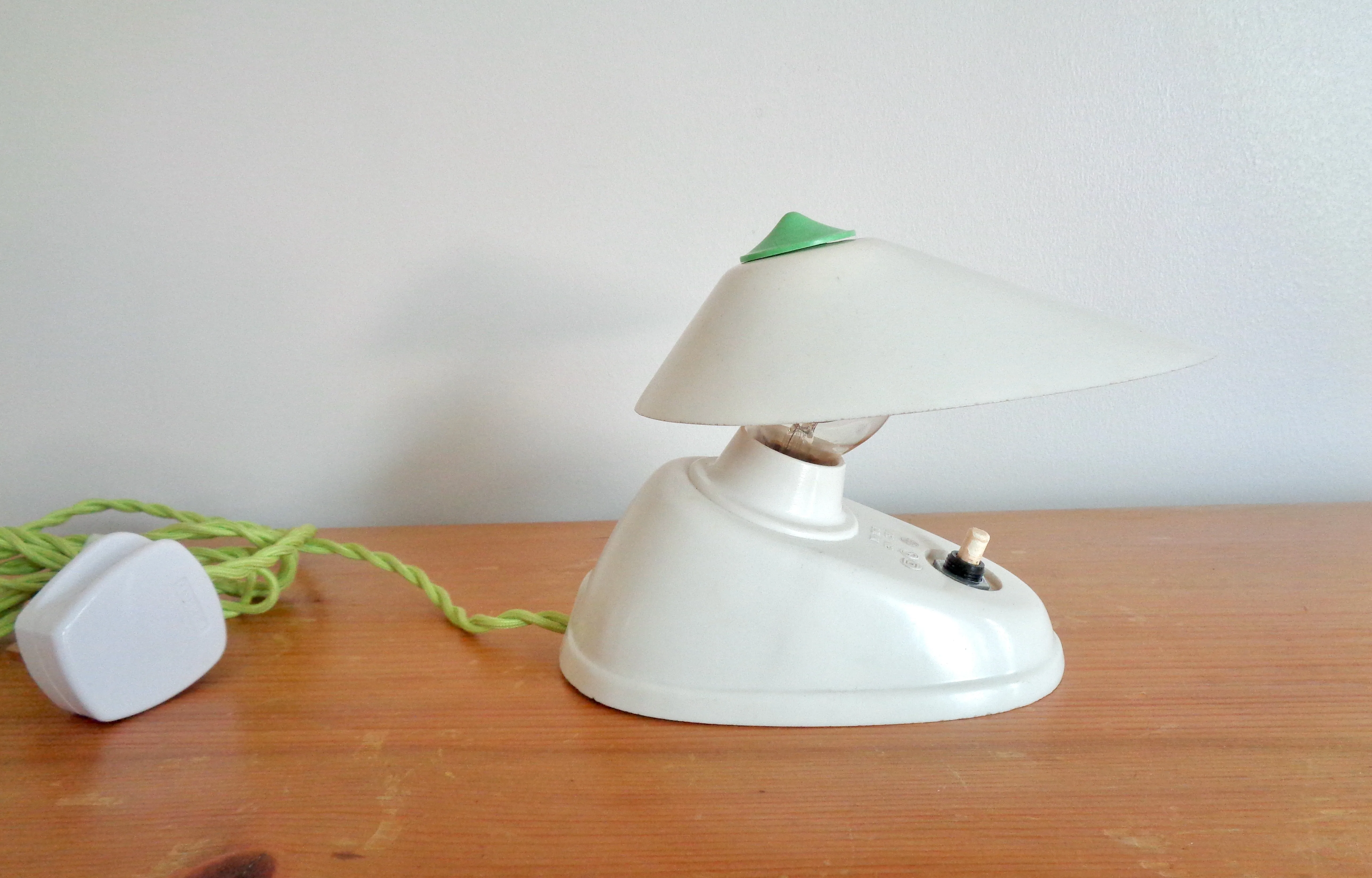 Bauhaus Type 11641 ESC Czechoslovakian Bakelite Table Lamp